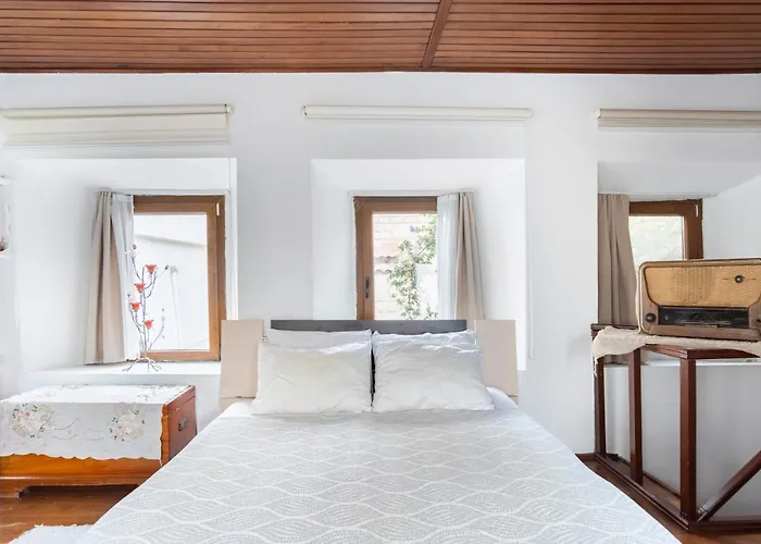 18Th Century Renovated Central Stone House, Terrace, Free Fast Wi-Fi