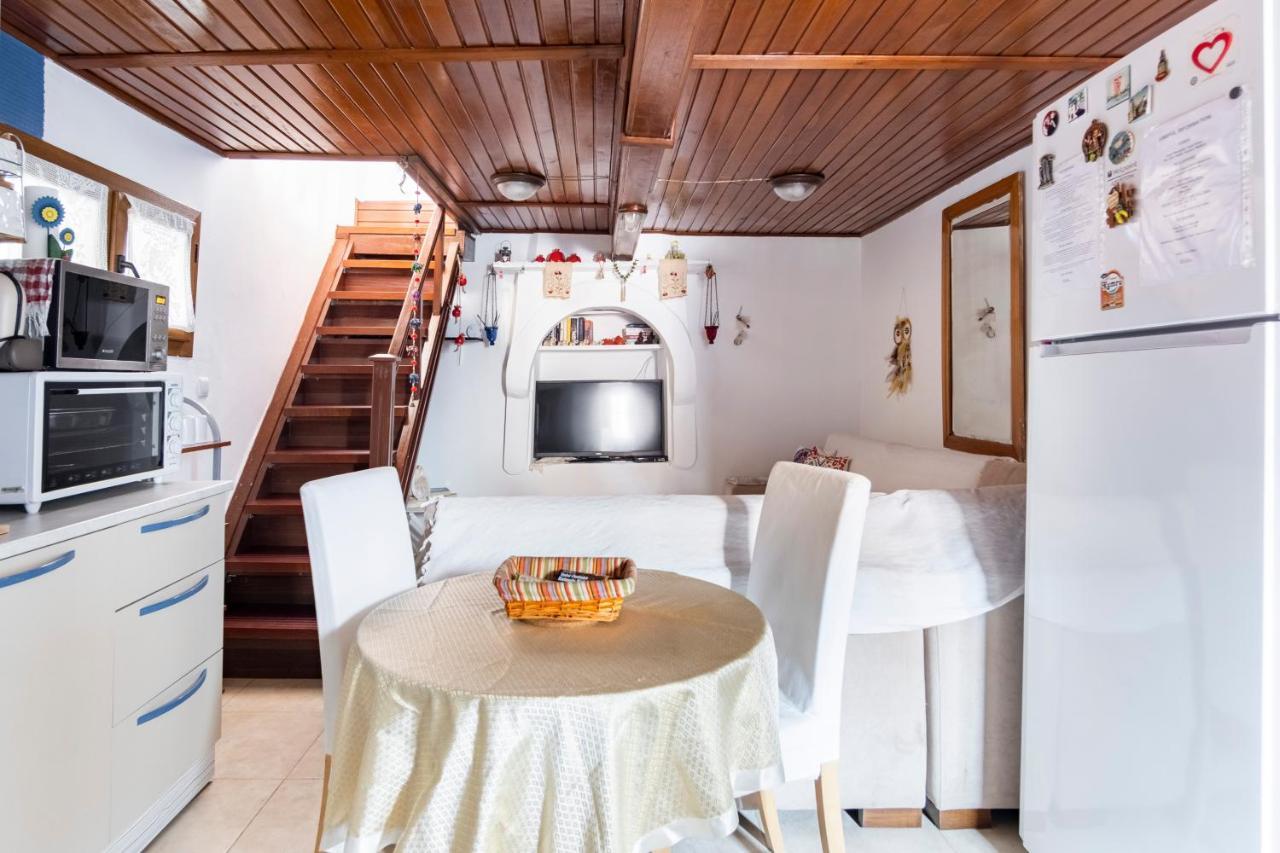 18th Century Renovated Stone House, Terrace, Free Fast Wi-fi Apartament