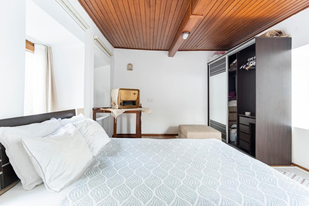 18th Century Renovated Stone House, Terrace, Free Fast Wi-fi Apartament *