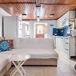 18Th Century Renovated Central Stone House, Terrace, Free Fast Wi-Fi